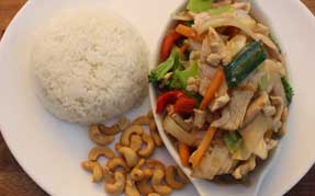 Kylling med cashewnødder og grøntsager i østerssauce