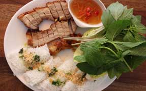 Bánh hỏi thịt heo chả giò 